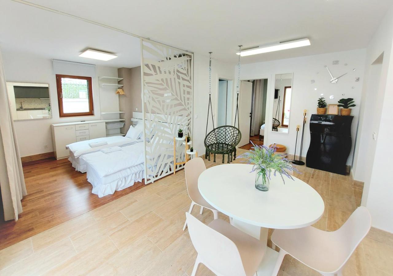 Apartment Emily Слатине Экстерьер фото