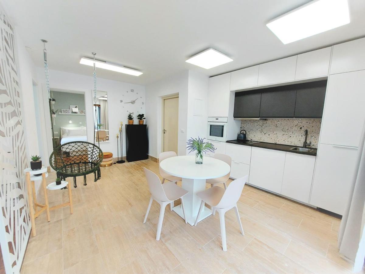 Apartment Emily Слатине Экстерьер фото