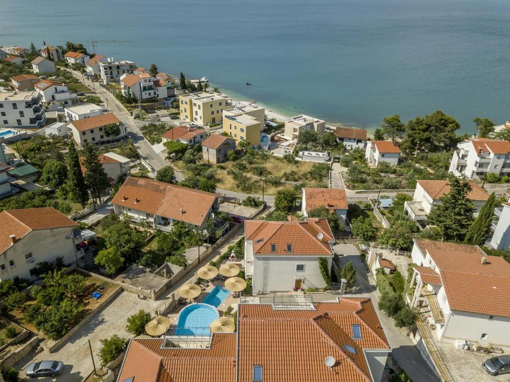 Apartment Emily Слатине Экстерьер фото
