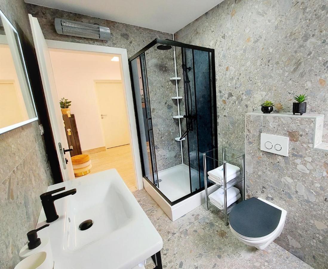 Apartment Emily Слатине Экстерьер фото